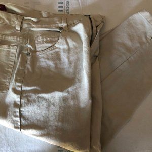 WOMEN'S CAPRI KHAKI PANTS